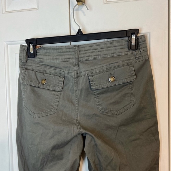 One 5 One Stitch Fix Olive Green Cropped Pants Size 8 - Picture 2 of 4